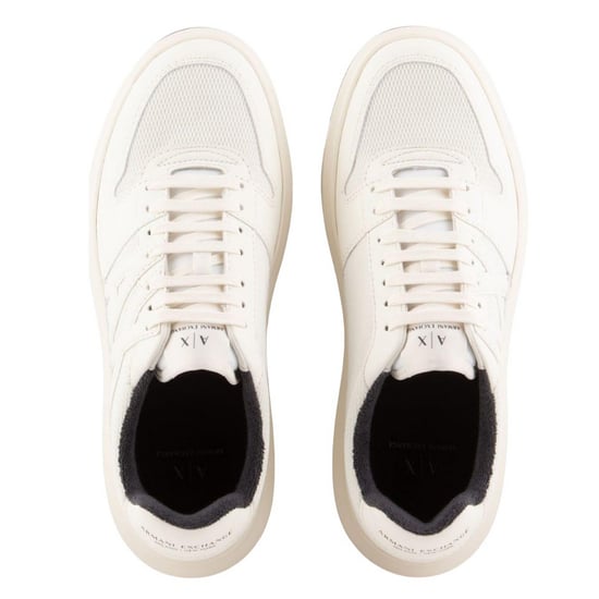 Armani Exchange Träningsskor i mocka för män (Off White/Svart) - Image 4