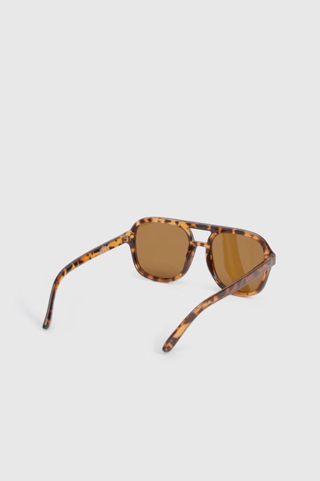 Tortoise Shell Oversized Aviator Sunglasses - Image 3