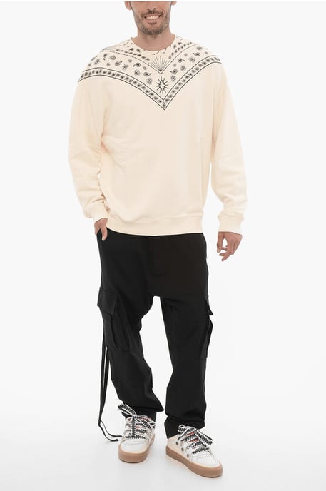 Crew-Neck Sweatshirt with Bandana Motif in Black & White - Image 4