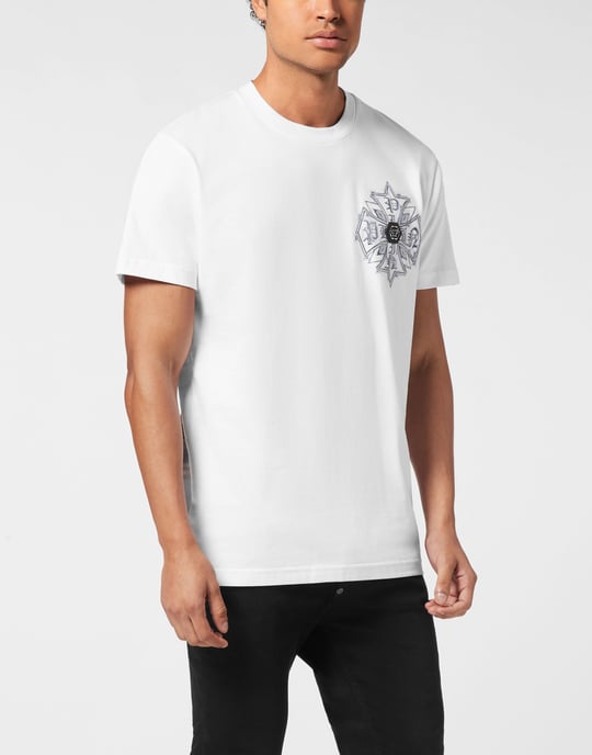 Rundhalsad T-shirt med Truck Gothic Pleinmönster - Image 2