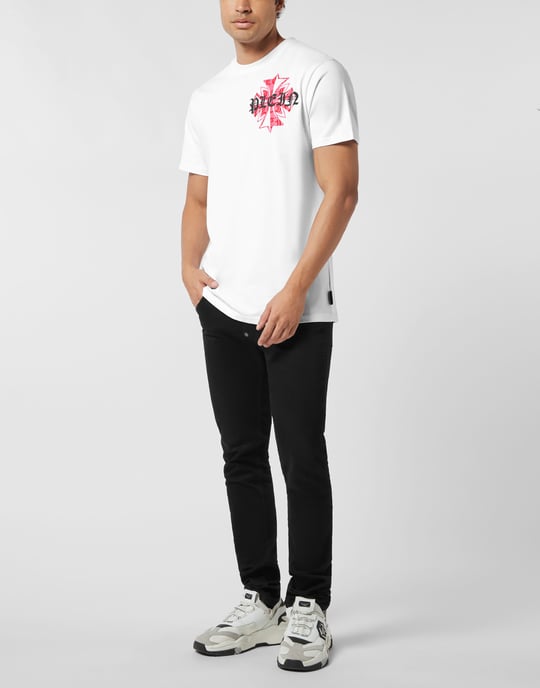 Rund halsad t-shirt med puffigt vapenmärke från Worldwide - Image 3