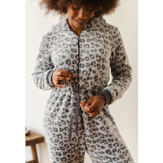 By Louise Dames huispak onesie fleece grijs panterprint - Image 3