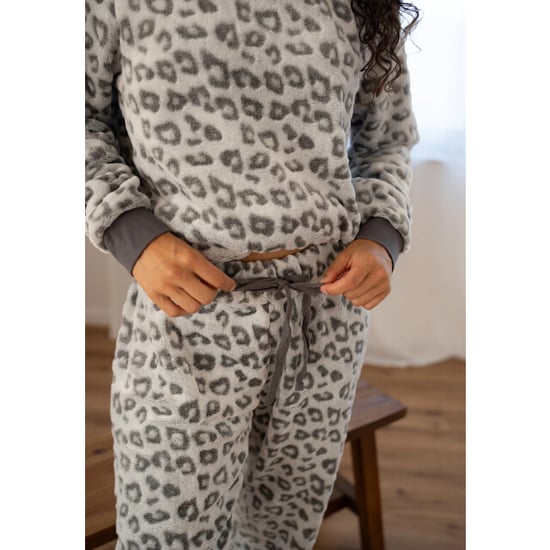 By Louise Dames huispak fleece broek + sweater grijs panterprint - Image 5