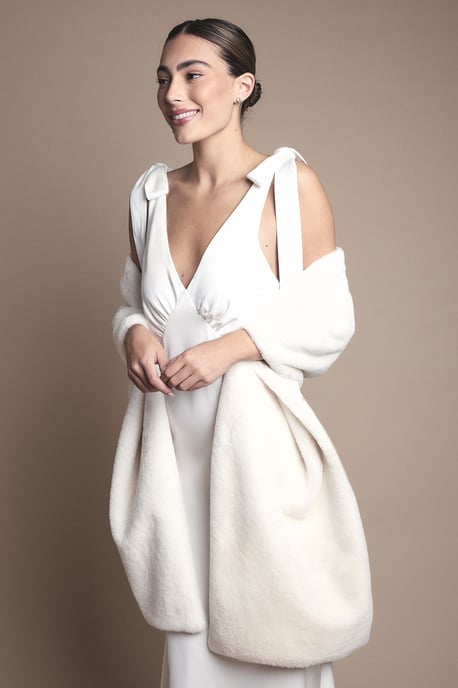 Ivory Faux Fur Wrap Shawl - Image 2