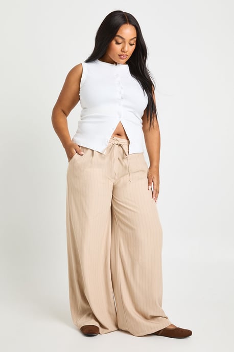 Plus Woven Pleated Wide Leg Trouser - Image 3