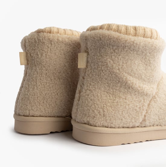 Totes Isotoner Borg Boot With Cuff Detail Womens Boot Slippers Cream - Image 5