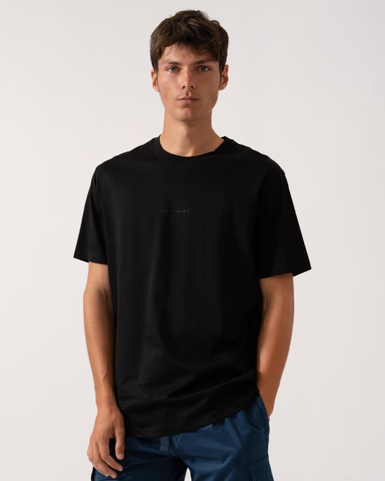 UC001 Regular Fit T-Shirt in Black - Image 1