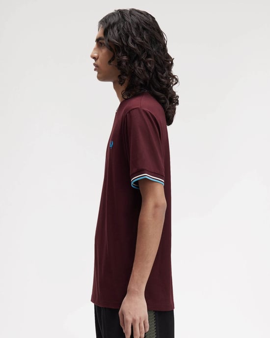 T-Shirt in Dark Red - Image 2