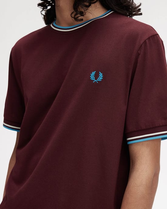 T-Shirt in Dark Red - Image 3