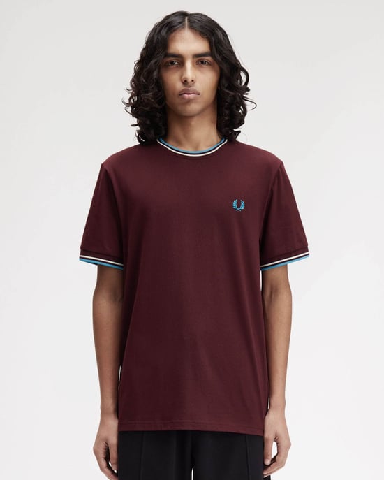 T-Shirt in Dark Red - Image 5