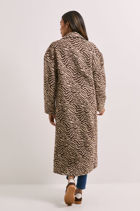 Wide Collar Animal Print Coat - Image 3
