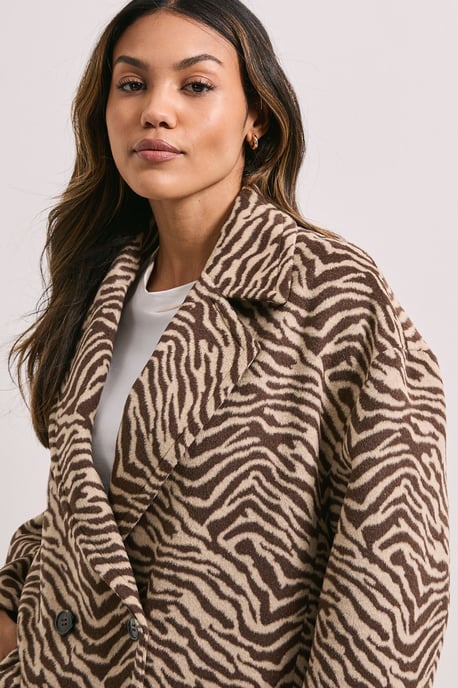 Wide Collar Animal Print Coat - Image 5