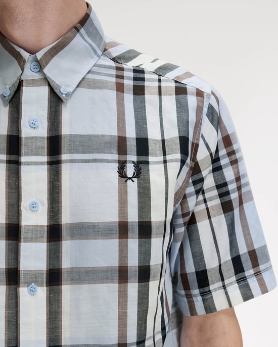 Shirt in Light Blue - Image 3