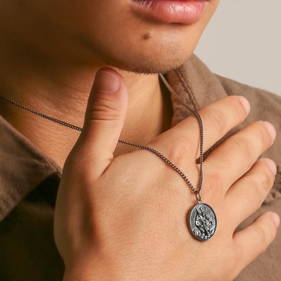 Gent's Oxidised Sterling Silver St Christopher Pendant Necklace - Image 4