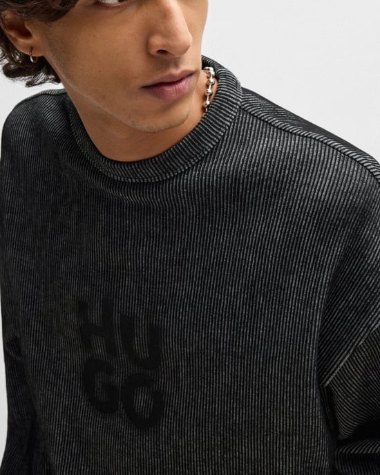 Dinkam Crew Neck Sweatshirt in Dark Grey - Image 4