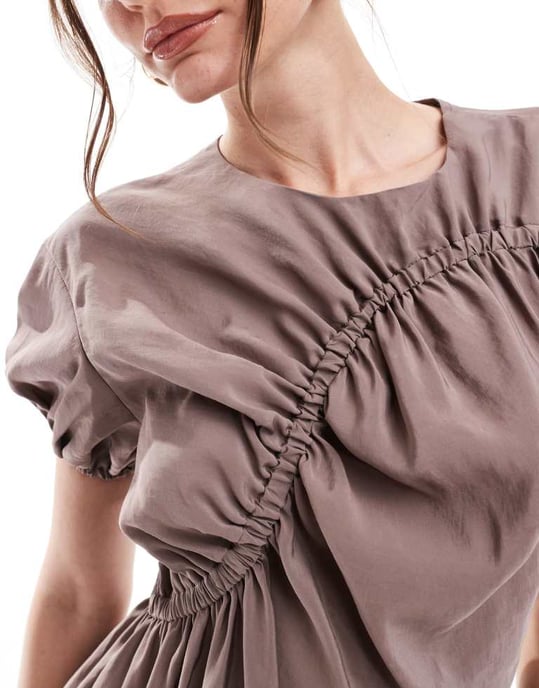 ASOS DESIGN – Mockafärgad miniklänning med puffärm och rynkade detaljer - Image 2