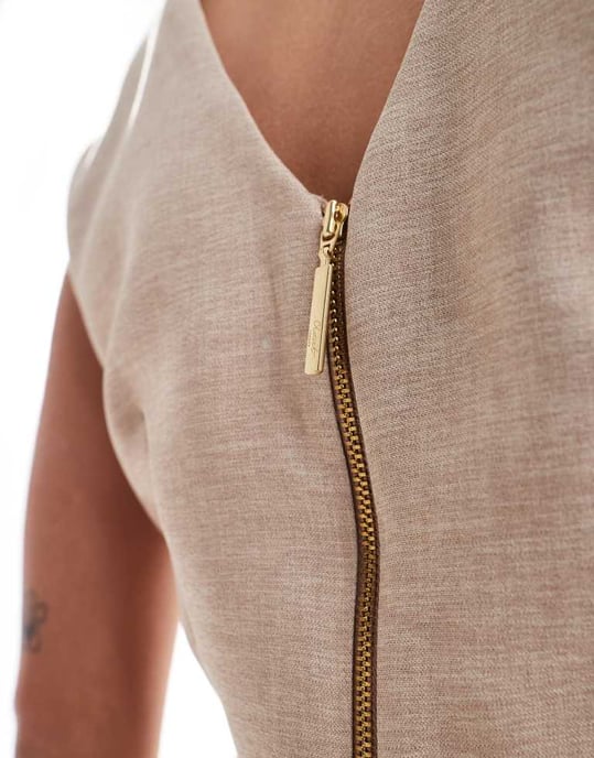 Closet London – Mörkbrun miniklänning med underbystsömmar - Image 3