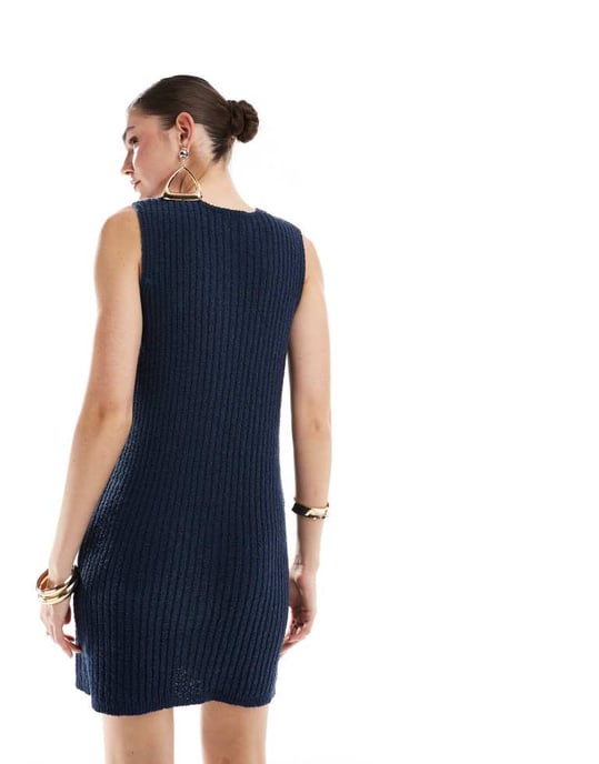 ASOS DESIGN – Marinblå stickad västklänning med knappar och texturerade sömmar - Image 3