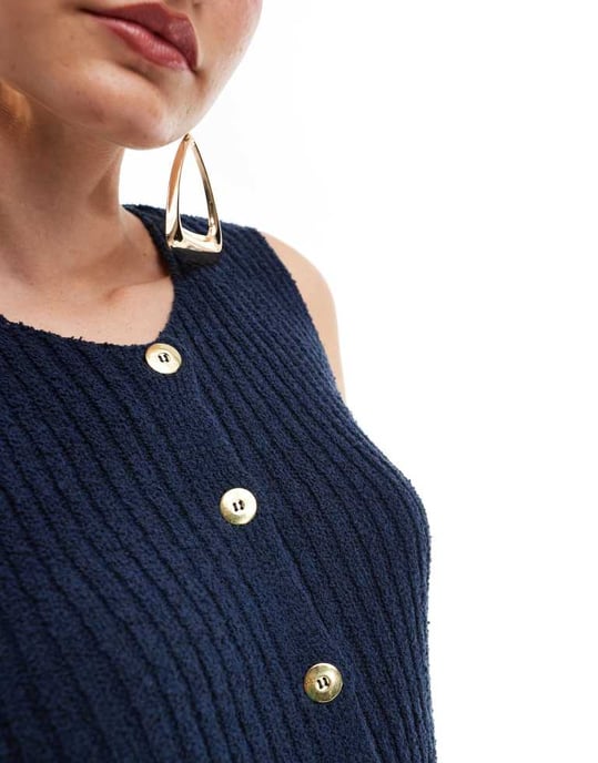 ASOS DESIGN – Marinblå stickad västklänning med knappar och texturerade sömmar - Image 4