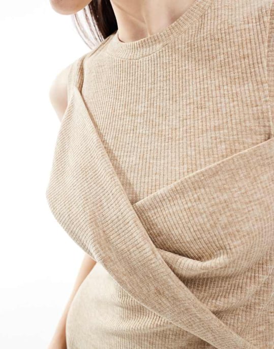ASOS DESIGN – Beige ärmlös midiklänning med vriden byst - Image 2