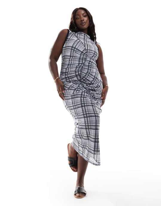 ASOS DESIGN Curve – Grårutig midiklänning i mesh med rynkade sömmar framtill - Image 2