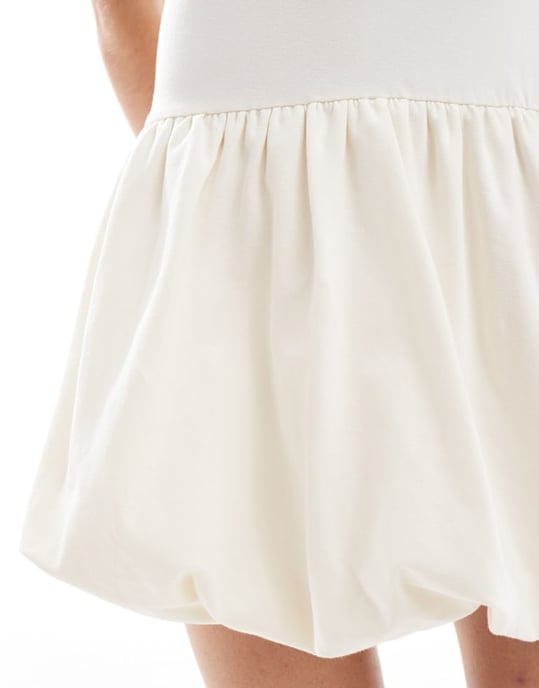 Miss Selfridge – Krämfärgad miniklänning med puffbollmönster och smala ärmar - Image 3