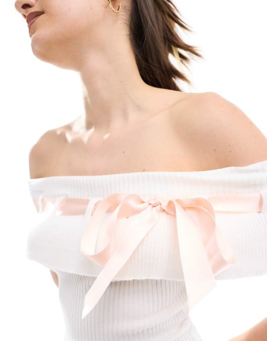 Miss Selfridge – Krämfärgad miniklänning i satin med rosett och vikbar bardot - Image 2