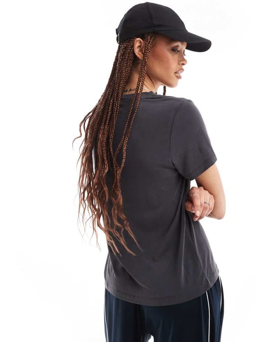 Monki – Supermjuk t-shirt i antracitgrönt - Image 4