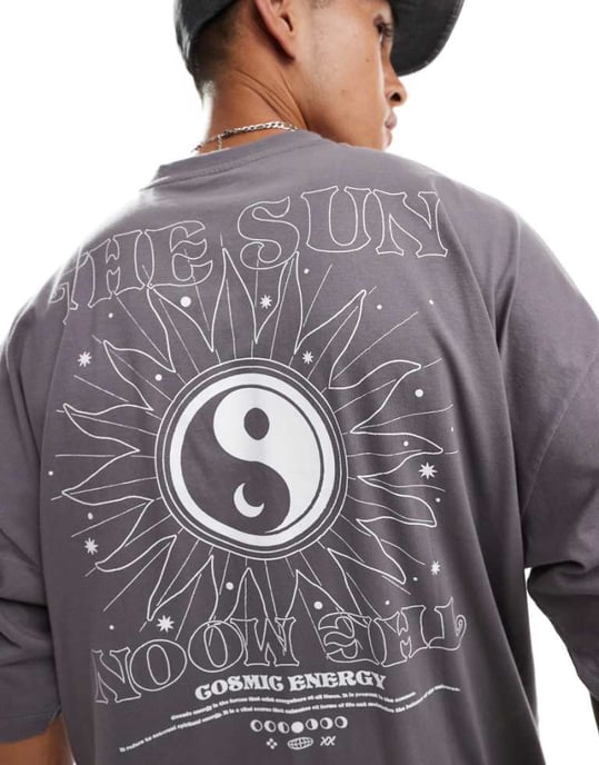 ASOS DESIGN – Svart t-shirt med extremt överdimensionerad passform och himmelskt tryck på baksidan - Image 1