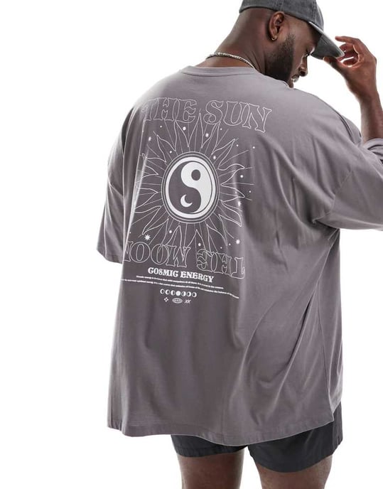 ASOS DESIGN – Svart t-shirt med extremt överdimensionerad passform och himmelskt tryck på baksidan - Image 2