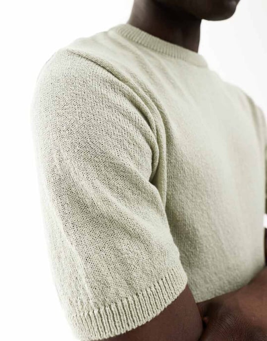 ASOS DESIGN – Grå, avslappnad stickad t-shirt med rund halsringning och textur - Image 3