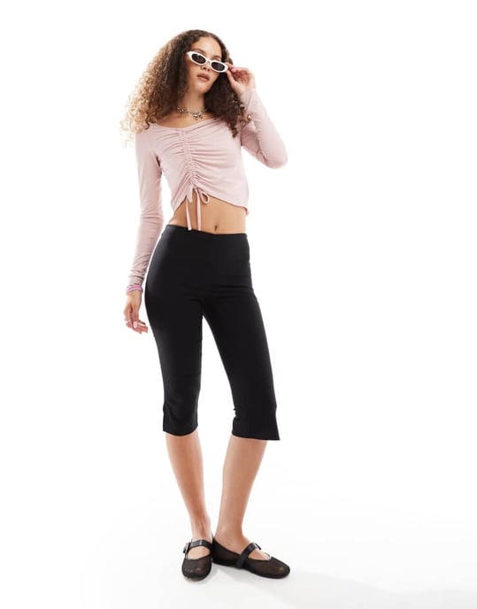 Monki – Rosa, kort, asymmetrisk topp med långa ärmar och rynkor - Image 2