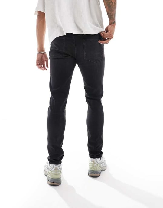 ASOS DESIGN – Svarta skinny jeans med tvätt - Image 3
