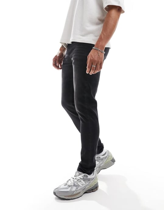 ASOS DESIGN – Svarta skinny jeans med tvätt - Image 4