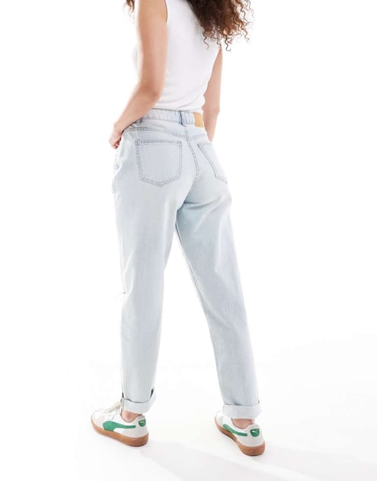 ASOS DESIGN – Hourglass – Ljusblå, avslappnade momjeans med hög midja och revor - Image 3
