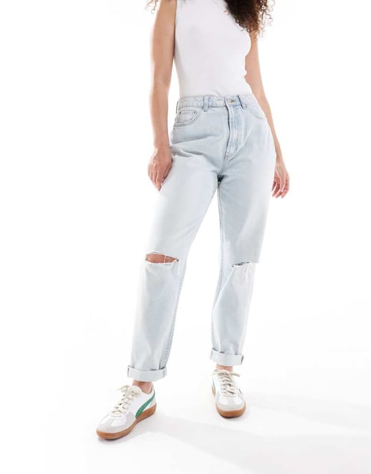 ASOS DESIGN – Hourglass – Ljusblå, avslappnade momjeans med hög midja och revor - Image 4