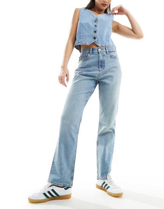 ASOS DESIGN – Mellanblå, raka komfortjeans med medelhög midja - Image 4