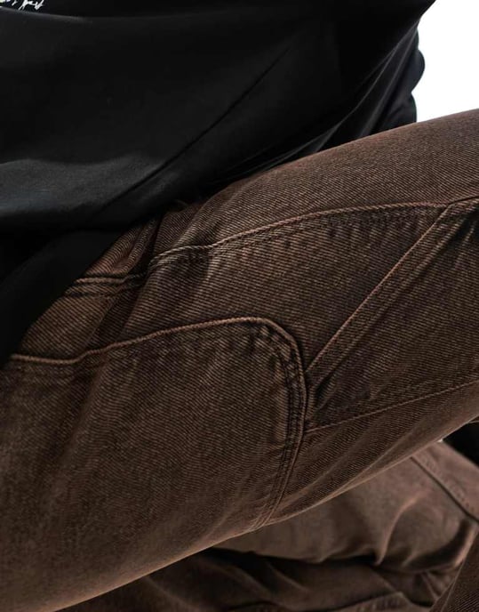 ASOS DESIGN – Mörkbruna jeans med raka ben och snickardetaljer - Image 4