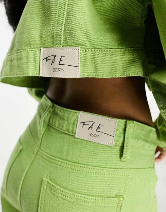 Fae – Limegröna jeans med låg midja och raka ben, del av set - Image 2
