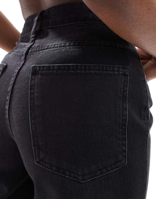 ASOS DESIGN – Svarta, tvättade, beskurna jeans med vida ben - Image 2
