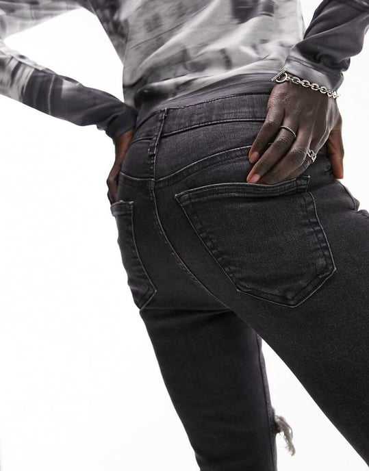 Topshop Petite Jamie – Svarta, tvättade jeans med revor på låret - Image 3