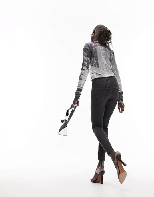 Topshop Petite Jamie – Svarta, tvättade jeans med revor på låret - Image 4