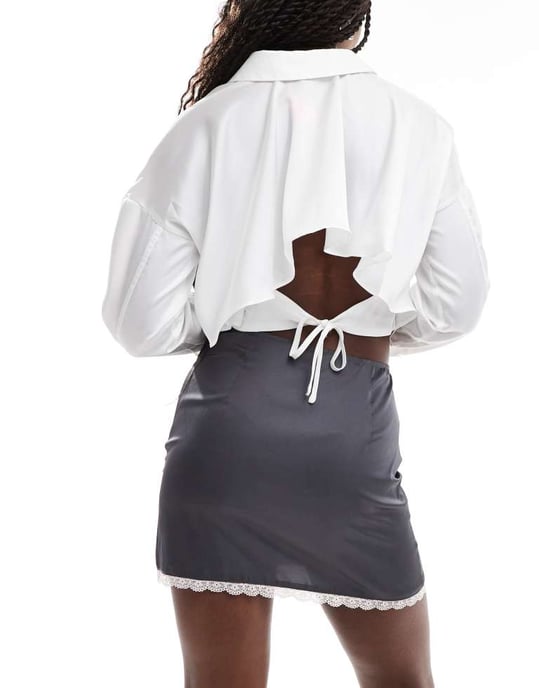 Monki – Grå minikjol i satin med spets - Image 4