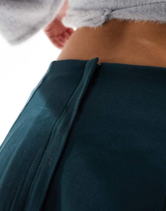 Monki – Mörkgrön minikjol - Image 3