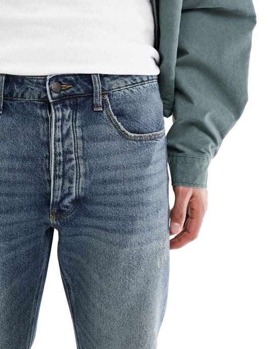 ASOS DESIGN – Mörktvättade jeans med raka ben och slitningar i vintage-modell - Image 4