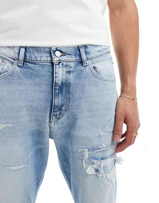 Tommy Jeans – Isaac – Ljustvättade avsmalnande jeans med slitning - Image 4