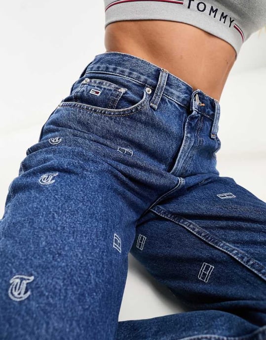 Tommy Jeans – Avsmalnande mom jeans med ultrahög midja och mellanblå tvätt - Image 3