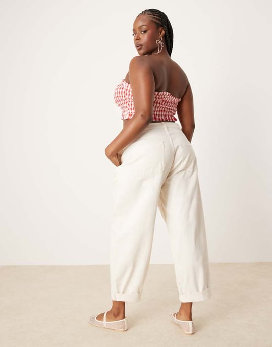 ASOS DESIGN Curve – Ecrufärgade skräddarsydda jeans med avsmalnande ben - Image 4