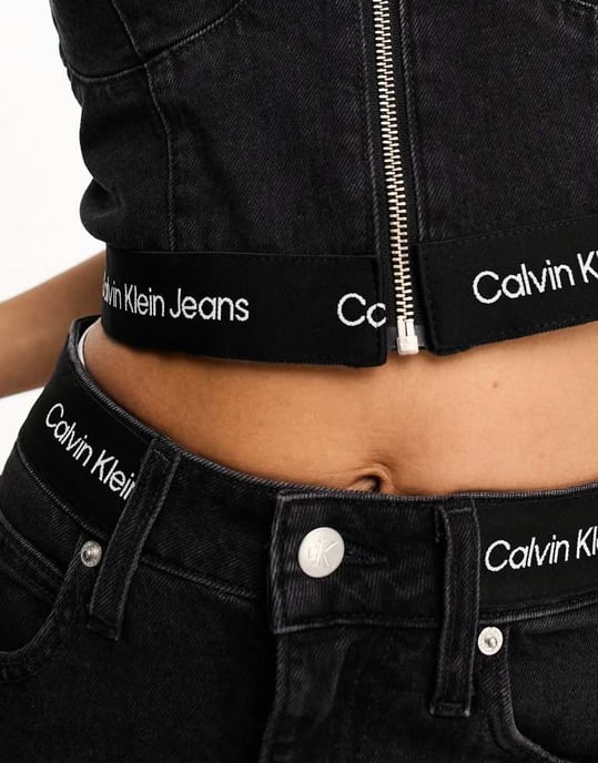 Calvin Klein Jeans – Svart bustier-topp med logotypband – endast hos ASOS - Image 3
