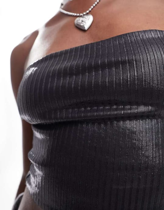 Monk – Svart ribbad bandeau-topp med foliemotiv - Image 3